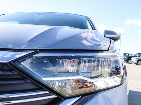 Used 2022 Volkswagen Jetta SE image 7