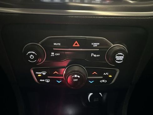 Used 2020 Dodge Charger SXT w/ Leather Interior Group image 21