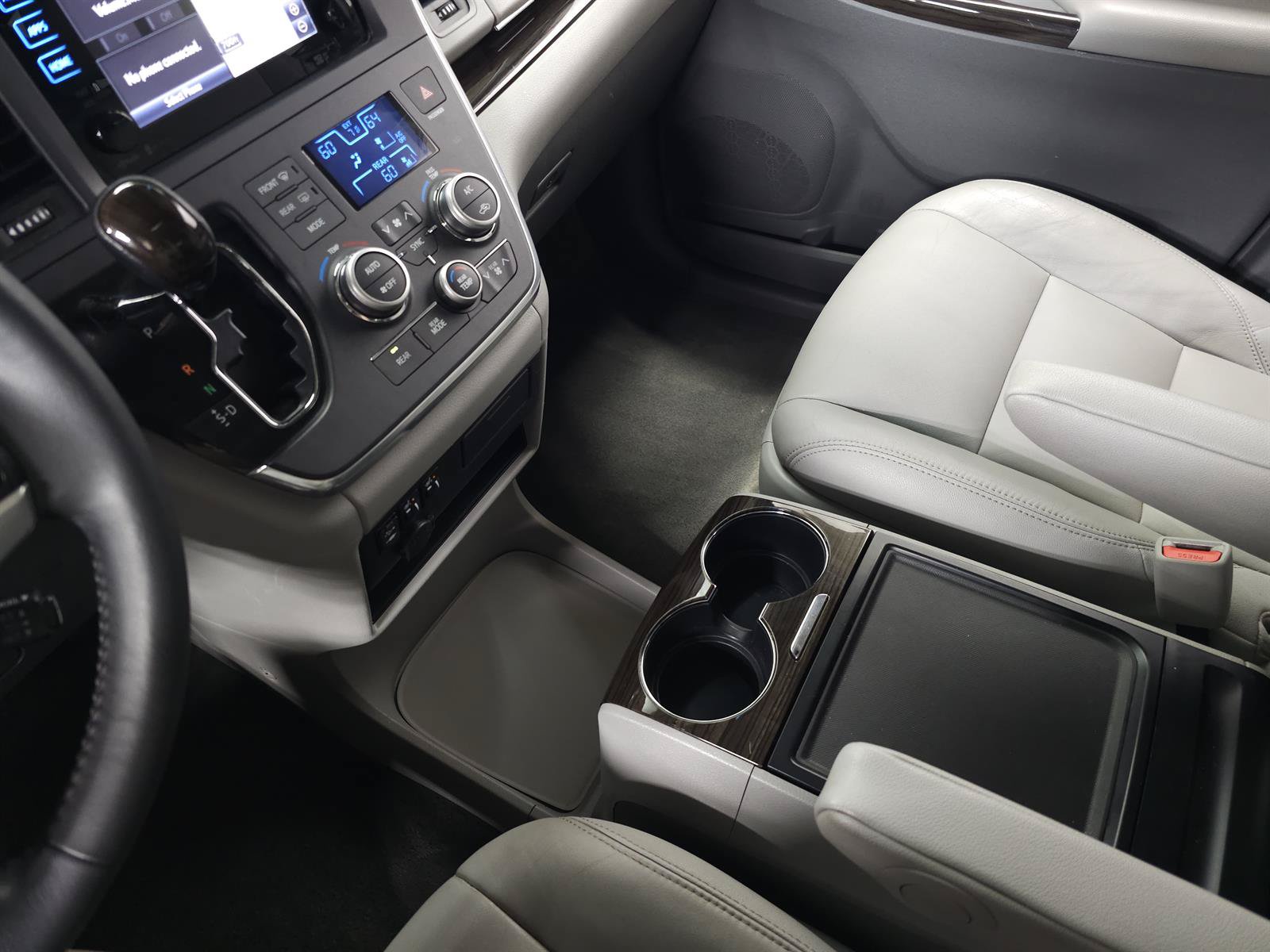Used 2015 Toyota Sienna XLE w/ XLE Navigation Package AWD/4WD image 26