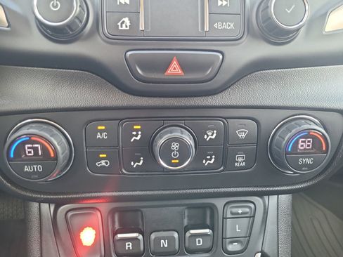 Used 2019 GMC Terrain Denali w/ Advanced Safety Package image 18