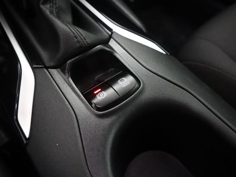 Used 2024 Toyota Corolla Cross LE image 47