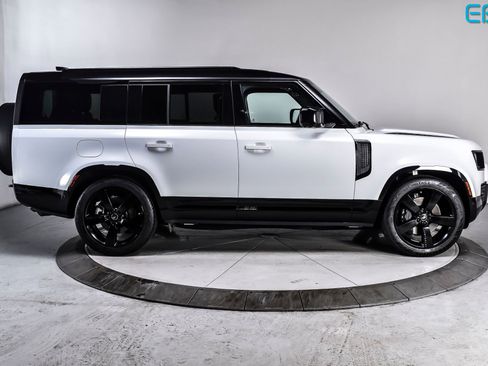 Used 2025 Land Rover Defender 130 X-Dynamic SE image 7
