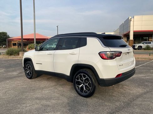 Used 2025 Jeep Compass Limited AWD/4WD image 7