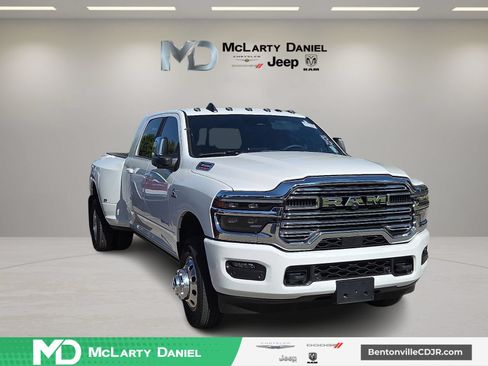 Used 2025 RAM 3500 Laramie AWD/4WD image 1