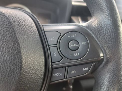 Used 2022 Toyota Corolla LE FWD image 13