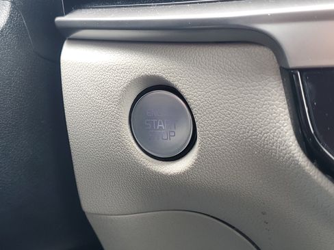 Used 2025 Kia Sorento S FWD image 30