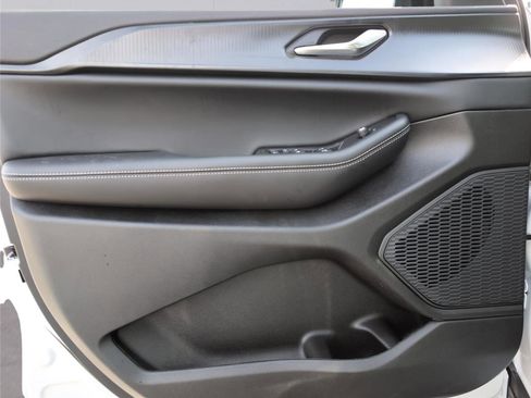 New 2025 Jeep Grand Cherokee Altitude image 19