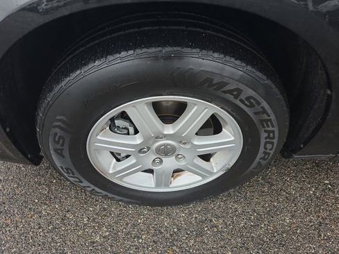 Used 2011 Chrysler Town & Country Touring image 9