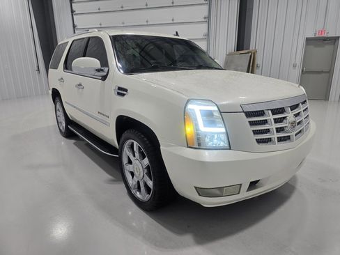 Used 2010 Cadillac Escalade Luxury image 9