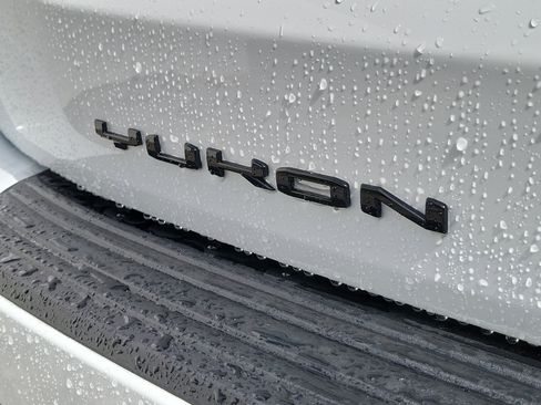 New 2026 GMC Yukon XL AT4 w/ AT4 Premium Plus Package AWD/4WD image 7