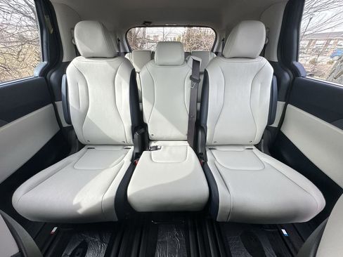 New 2026 Kia Carnival EX image 14