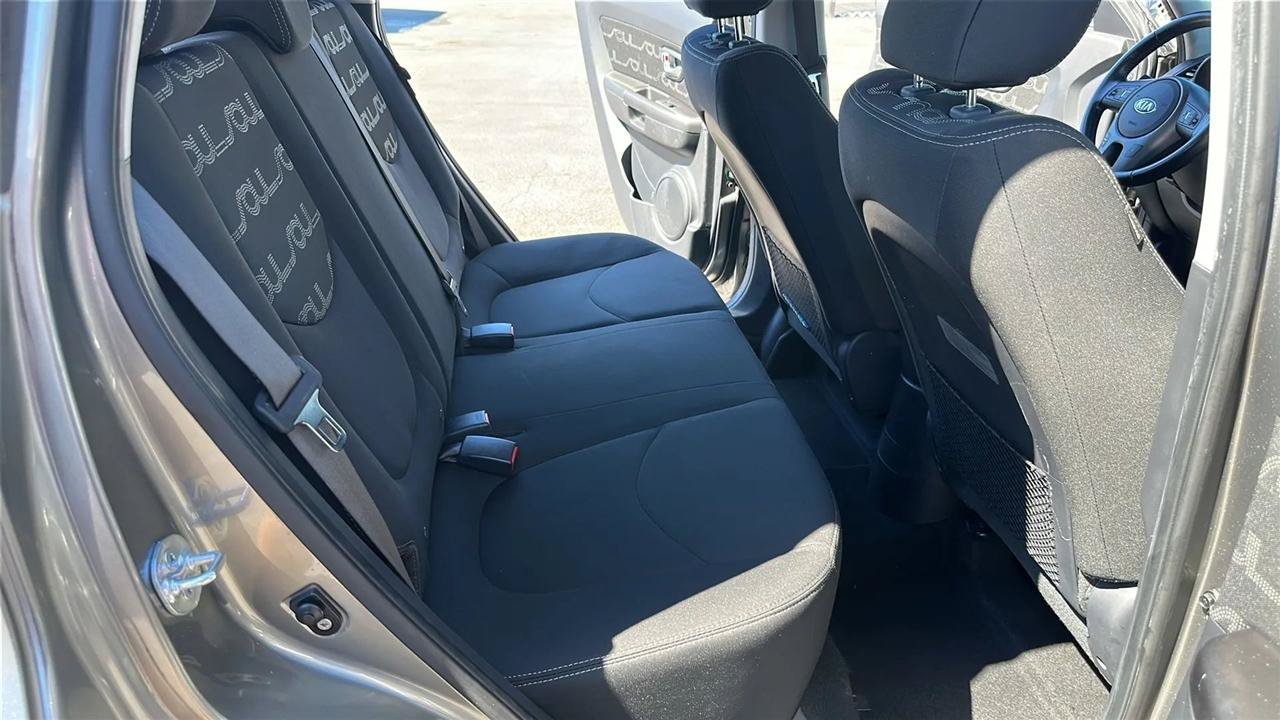 Used 2013 Kia Soul + FWD image 32