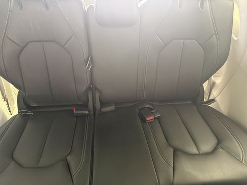 Used 2023 Chrysler Pacifica Touring-L FWD image 14