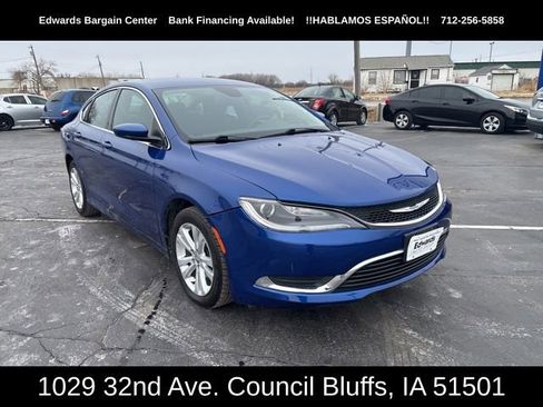 Used 2015 Chrysler 200 Limited w/ Convenience Group image 2