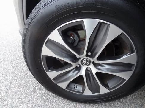 Used 2022 Toyota Highlander XLE image 41