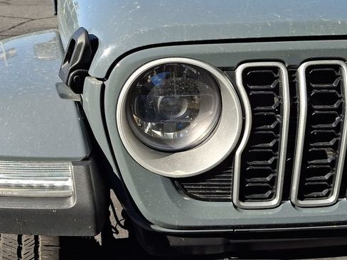 Used 2024 Jeep Wrangler Unlimited Sahara AWD/4WD image 5