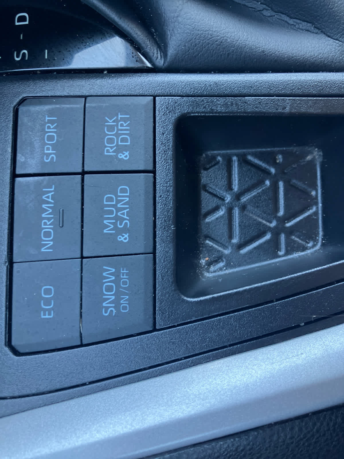 Certified 2025 Toyota RAV4 LE AWD/4WD image 28