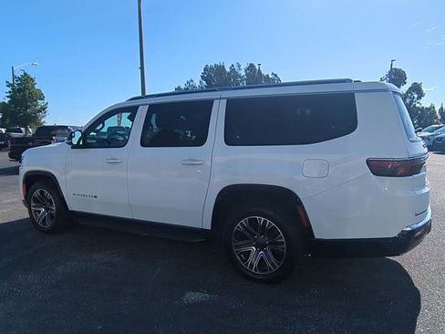 Used 2024 Jeep Wagoneer L Series II RWD image 7