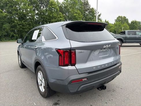 Used 2022 Kia Sorento LX FWD image 3