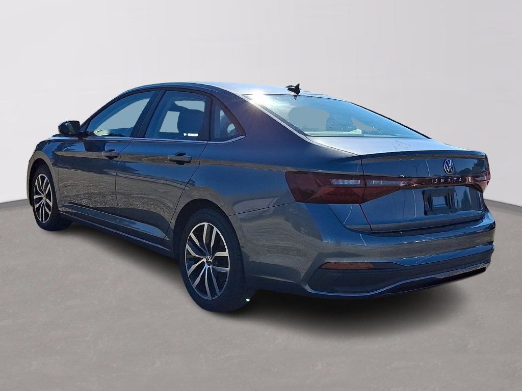 Used 2025 Volkswagen Jetta SE FWD image 4