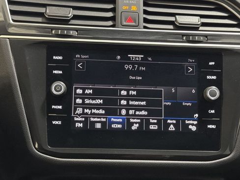 Certified 2024 Volkswagen Tiguan SE w/ Panoramic Sunroof Package AWD/4WD image 32