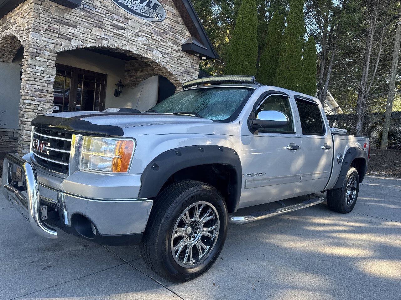 Used 2007 GMC Sierra 1500 SLE w/ SLE2 Preferred Package AWD/4WD image 2