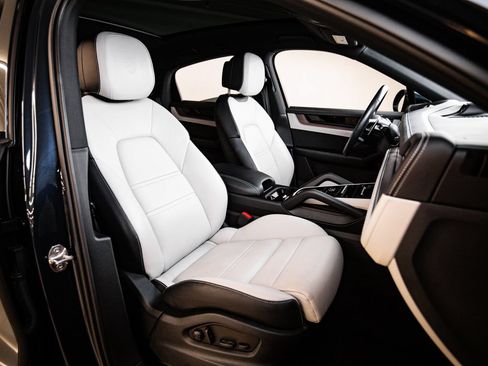 Certified 2024 Porsche Cayenne Coupe AWD/4WD image 29