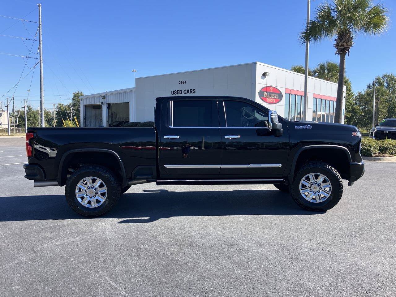 Used 2024 Chevrolet Silverado 3500 High Country w/ High Country Premium Package AWD/4WD image 6