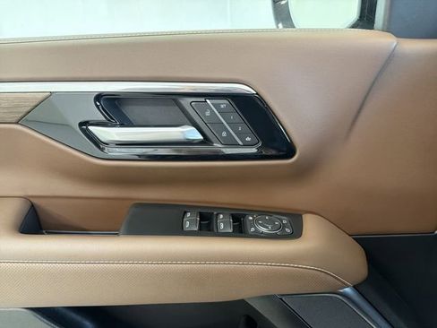 Certified 2025 Chevrolet Tahoe High Country AWD/4WD image 26