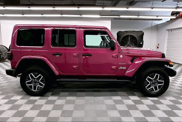 Used 2024 Jeep Wrangler Unlimited Sahara w/ Technology Group AWD/4WD image 14