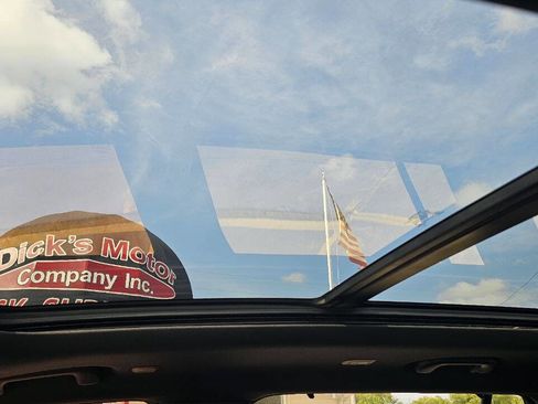 Used 2022 Jeep Grand Cherokee L Overland w/ Advanced Protech Group III image 11