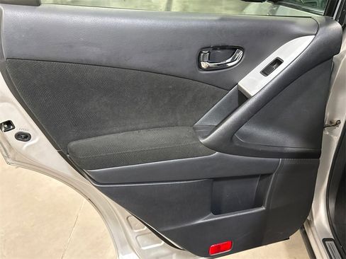 Used 2011 Nissan Murano S image 11