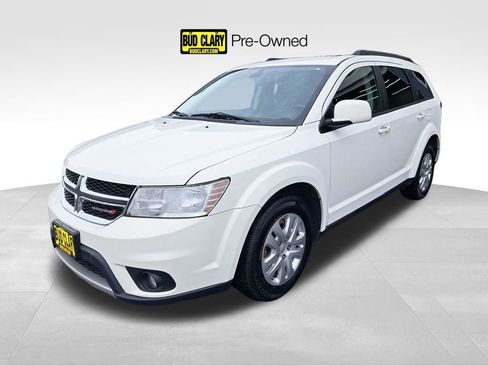 Used 2019 Dodge Journey SE FWD image 1