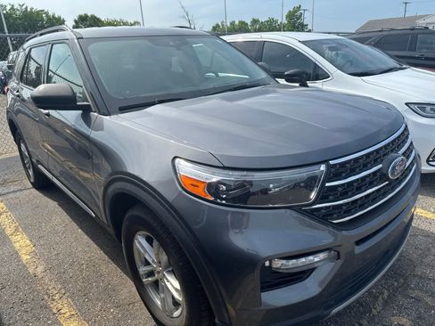 Used 2022 Ford Explorer XLT w/ Equipment Group 202A AWD/4WD image 25