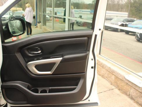 Used 2017 Nissan Titan SV RWD image 15