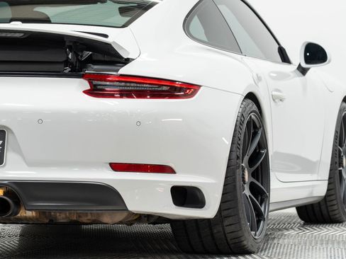 Used 2018 Porsche 911 Carrera GTS image 19