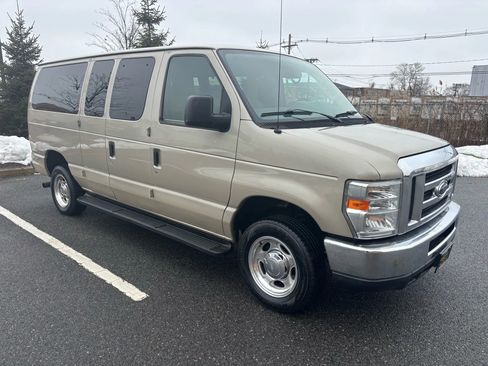 Used 2013 Ford E-350 and Econoline 350 XLT image 7