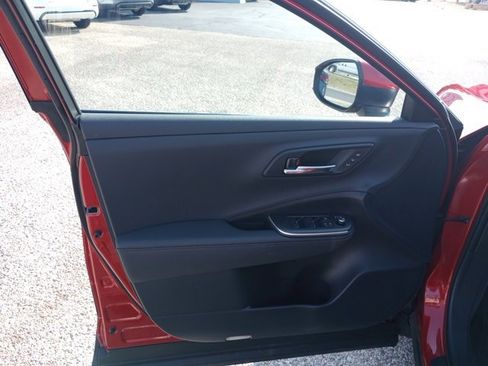 Used 2023 Toyota Crown Platinum image 9