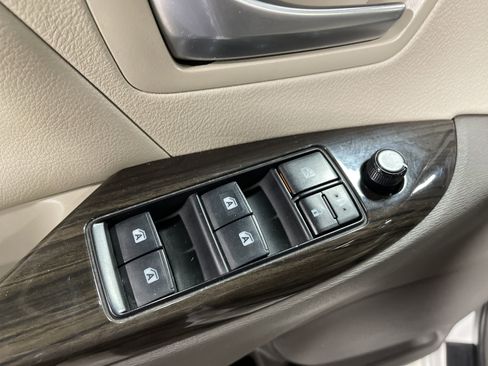 Used 2018 Toyota Sienna XLE Premium image 9