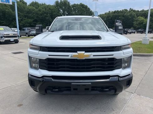 Used 2025 Chevrolet Silverado 2500 Custom AWD/4WD image 12