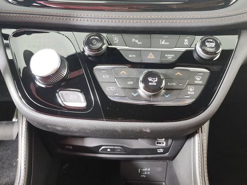 New 2026 Chrysler Pacifica Pinnacle FWD image 22