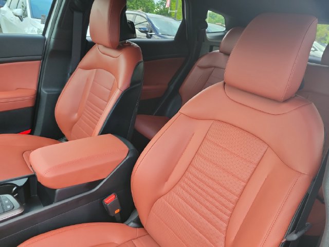 New 2026 Kia Sportage SX FWD image 18