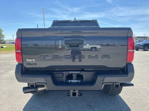 Used 2025 Toyota Tacoma TRD Sport image 5