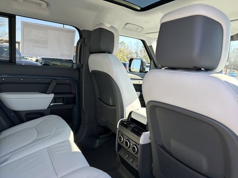 New 2026 Land Rover Defender 110 X-Dynamic SE AWD/4WD image 17