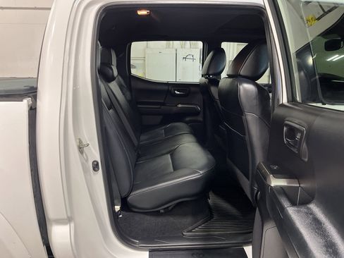 Used 2019 Toyota Tacoma Limited AWD/4WD image 25