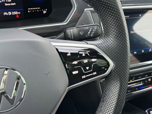 Certified 2023 Volkswagen Tiguan SE R-Line image 38