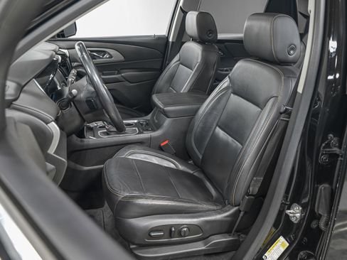 Used 2020 Chevrolet Traverse LT w/ LT Premium Package image 16