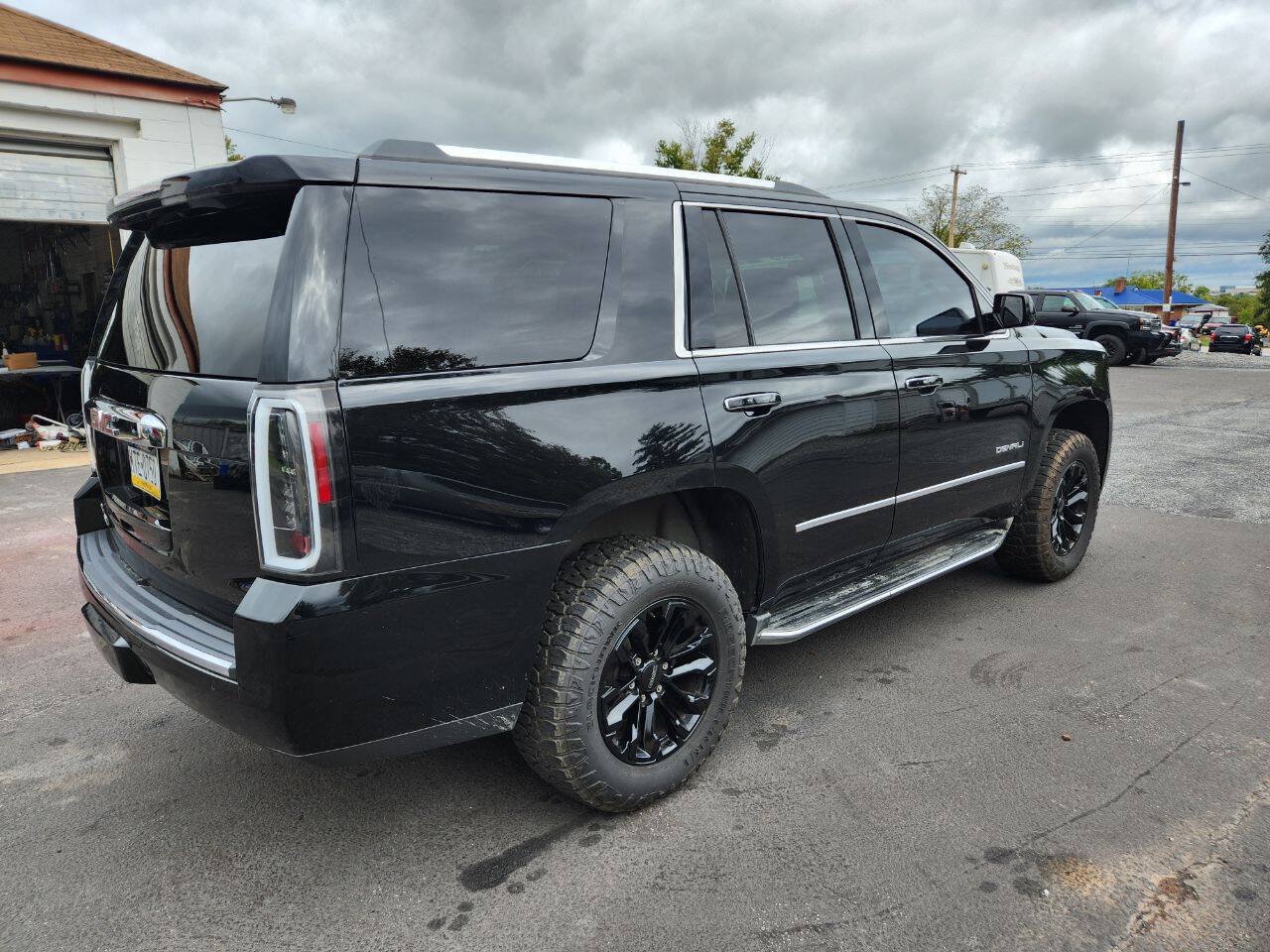 Used 2015 GMC Yukon Denali w/ Touring Package AWD/4WD image 5