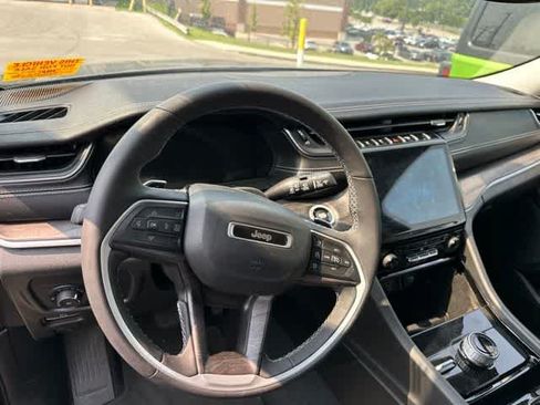 Used 2023 Jeep Grand Cherokee L Limited w/ Black Appearance Package AWD/4WD image 8