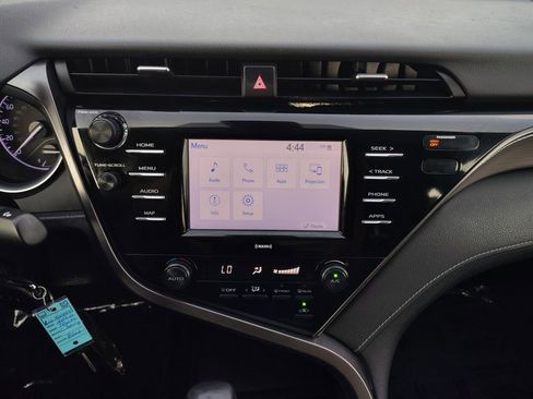 Used 2020 Toyota Camry SE image 8